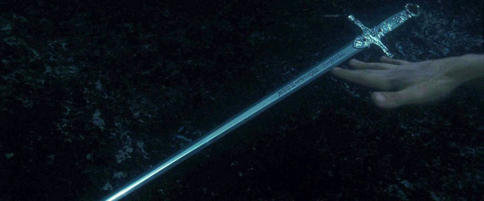 映画「ハリー・ポッターと死の秘宝 Part1』より グリフィンドールの剣