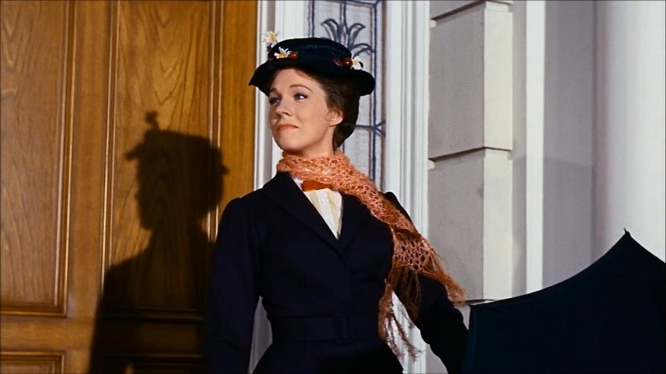 映画「メリー・ポピンズ（1964年）」より ジュリー・アンドリュースが演じるメリー・ポピンズ。 含み笑顔がこちらもステキ。