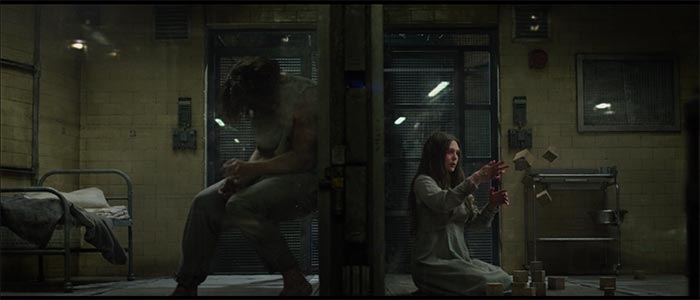 映画「キャプテン・アメリカ/ウィンター・ソルジャー」より 左:アーロン・テイラー＝ジョンソンが演じる、クイックシルバー 右:エリザベス・オルセンが演じる、スカーレット・ウィッチ