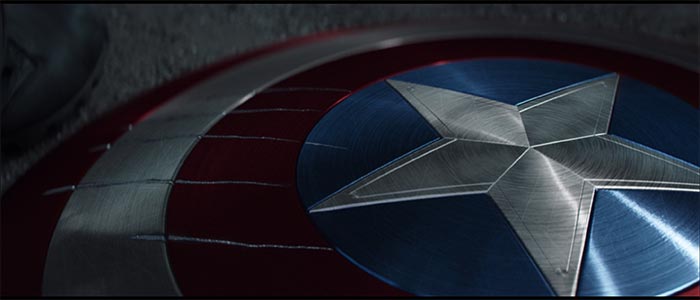 映画「シビル・ウォー/キャプテン・アメリカ」より トニー・スタークに返したキャプテン・アメリカの盾