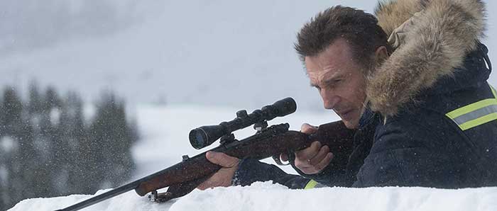 映画「スノー・ロワイヤル」より リーアム・ニーソンが演じる、模範市民賞の除雪作業員のネルズ・コックスマン