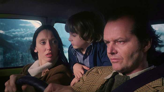 映画『シャイニング（1980）』より 右:ジャック・ニコルソンが演じた、ジャック・トランス 左:シェリー・デュヴァルが演じた、ウェンディ・トランス