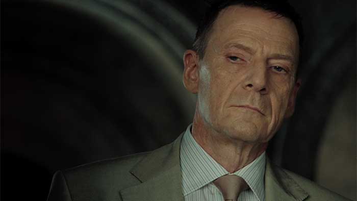 映画『007 カジノ・ロワイヤル』より イェスパー・クリステンセンが演じる、ミスター・ホワイト